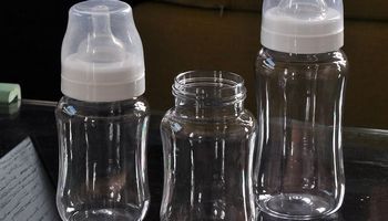 双酚A普遍存在儿童最受害，应该禁止作为奶瓶使用